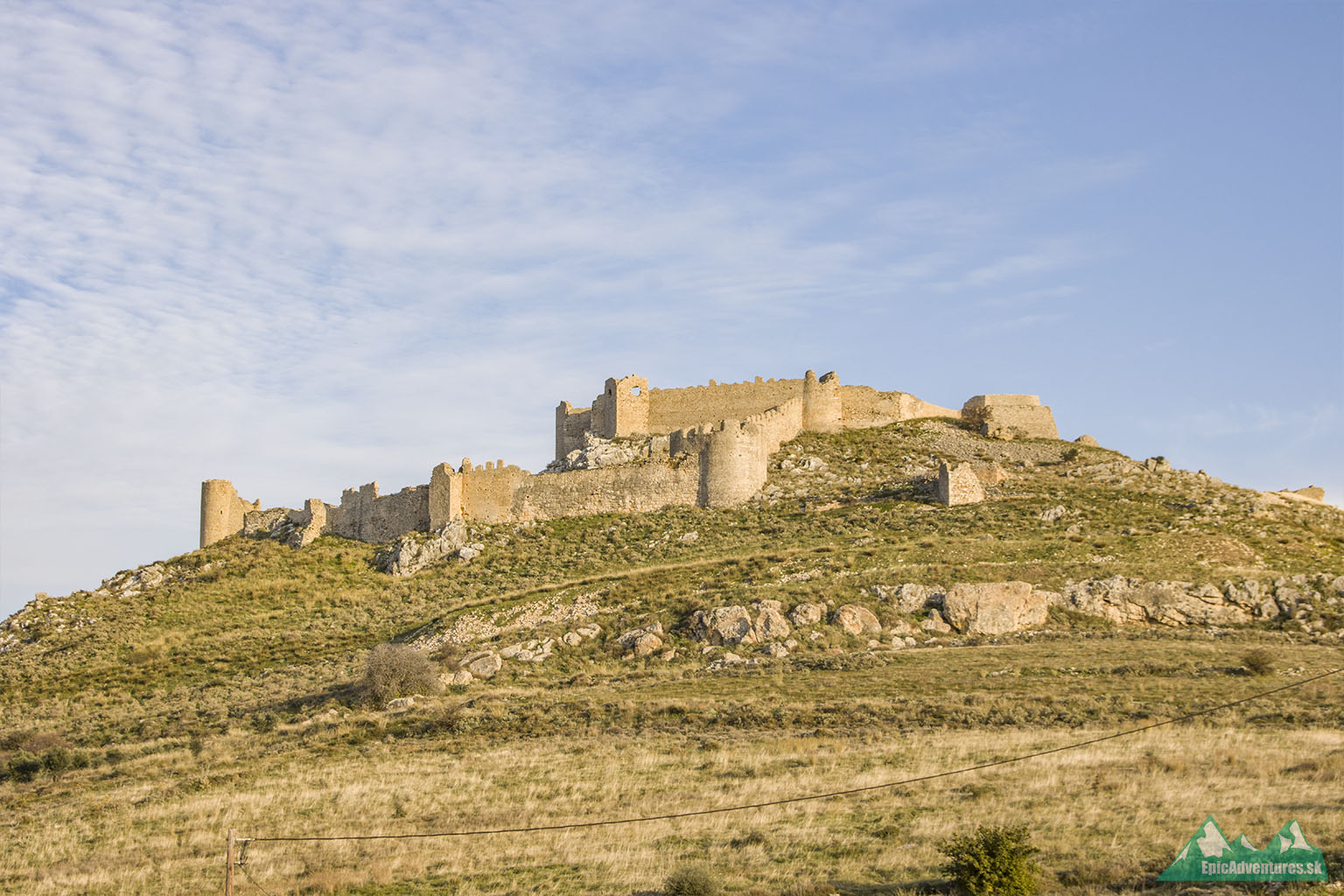 Pevnosť Larissa, ktorá je dominantou širokého okolia