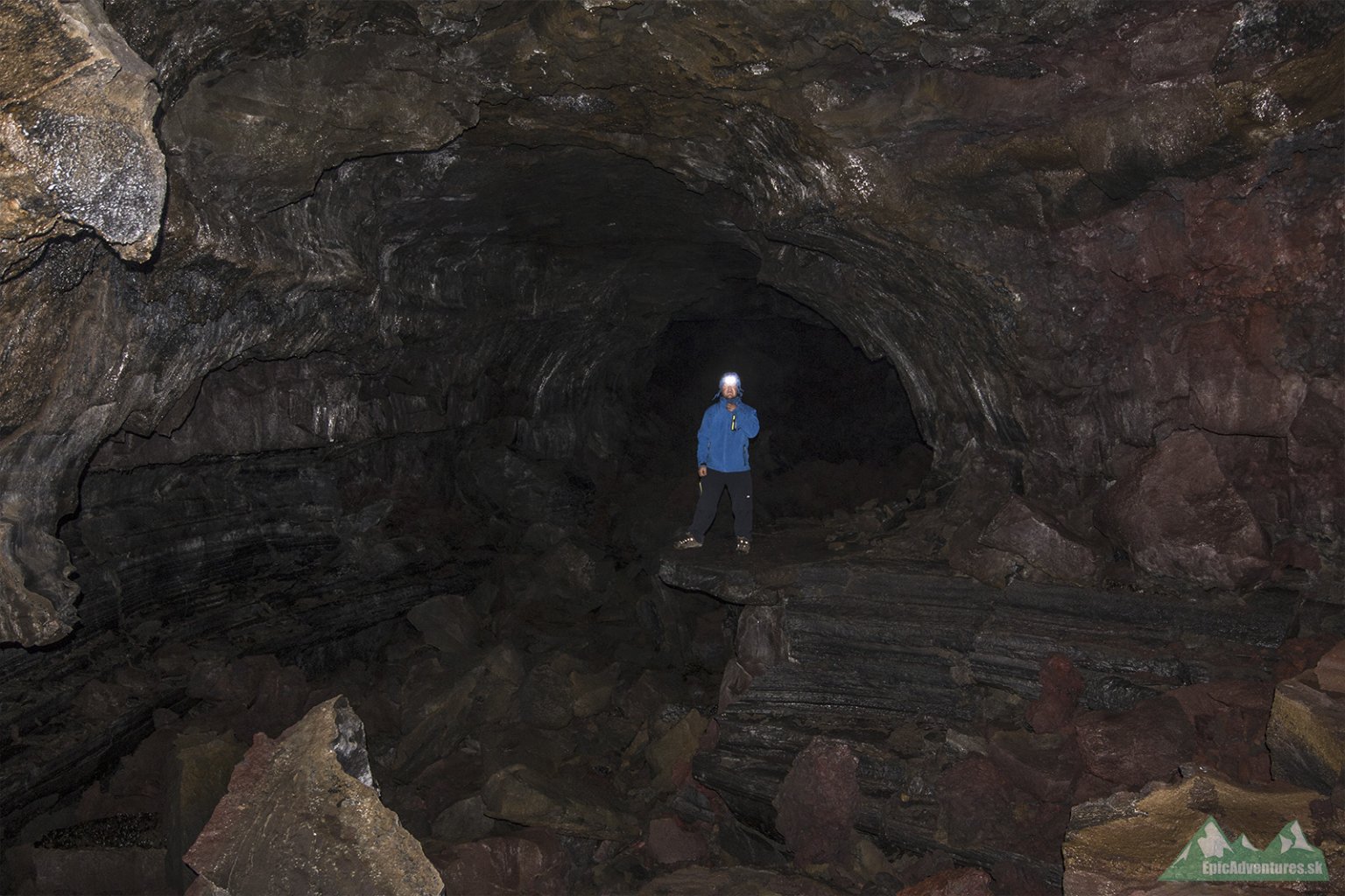 V lávovej jaskyni Arnarker;     Foto: epicadventures.sk