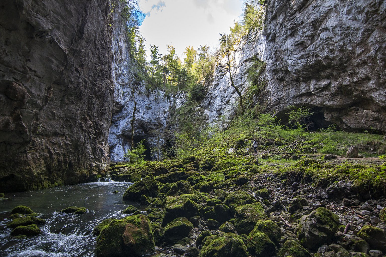 Stratený svet na dne Krajinskeho parku Rakov Škocjan;      Foto: epicadventures.sk