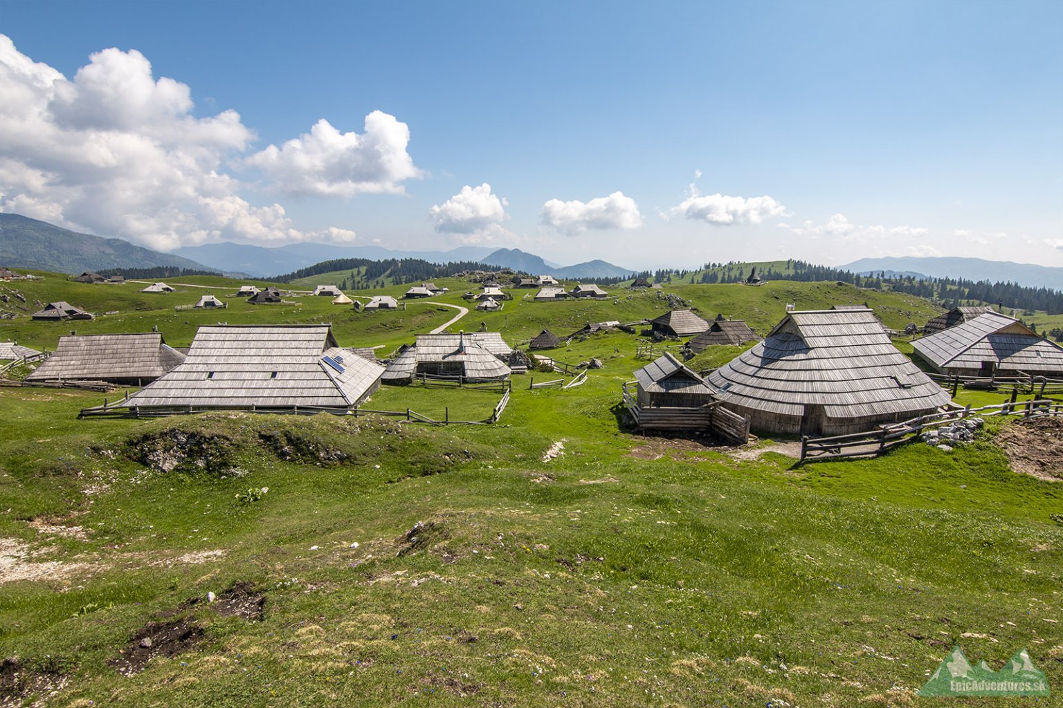 Tradičné salaše na Velikej planine;     Foto: epicadventures.sk
