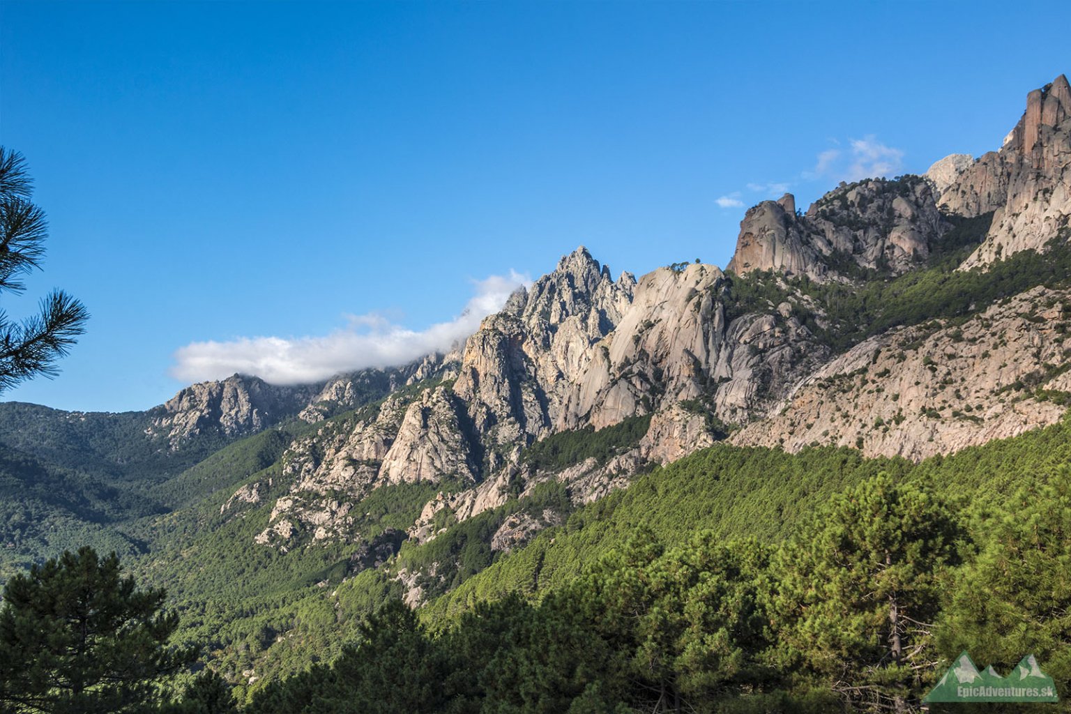 Výhľad na nádherné pohorie Aiguilles de Bavella 