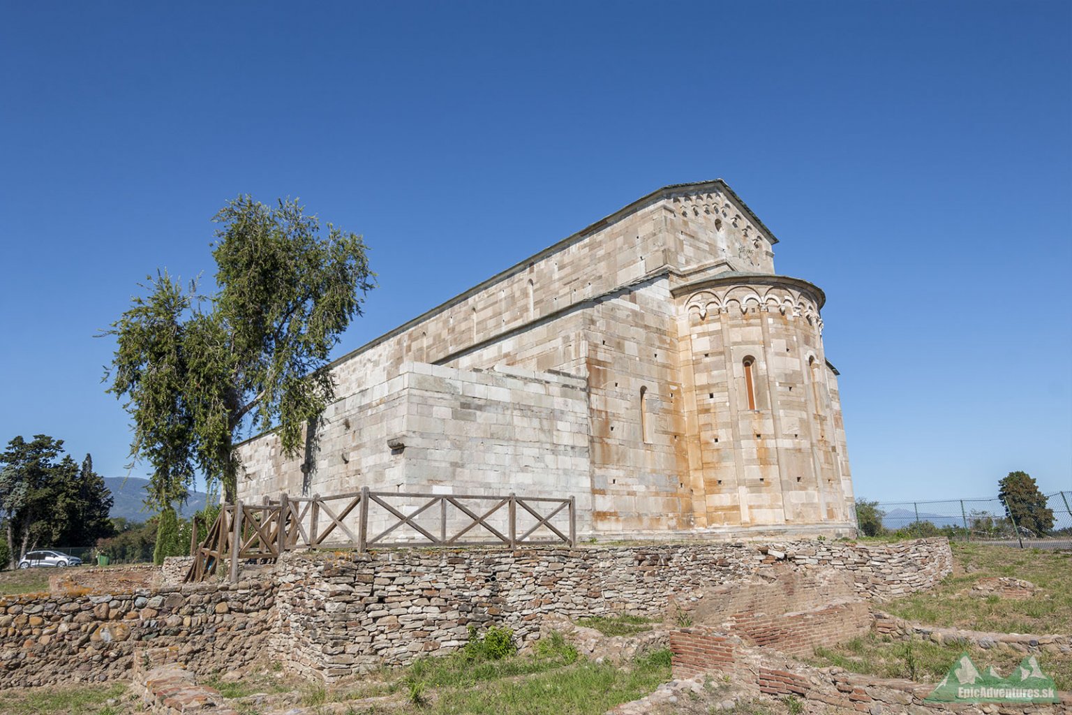 Katedrála Lucciana okolo ktorej sa nachádzajú archeologické vykopávky 