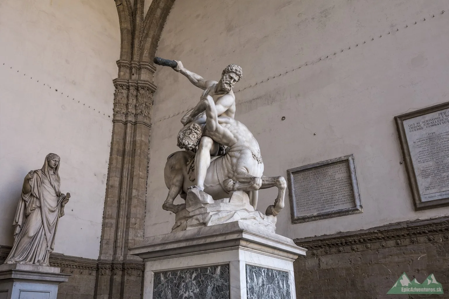 Loggia dei Lanzi, Herkules bojujúci s kentaurom Nesom