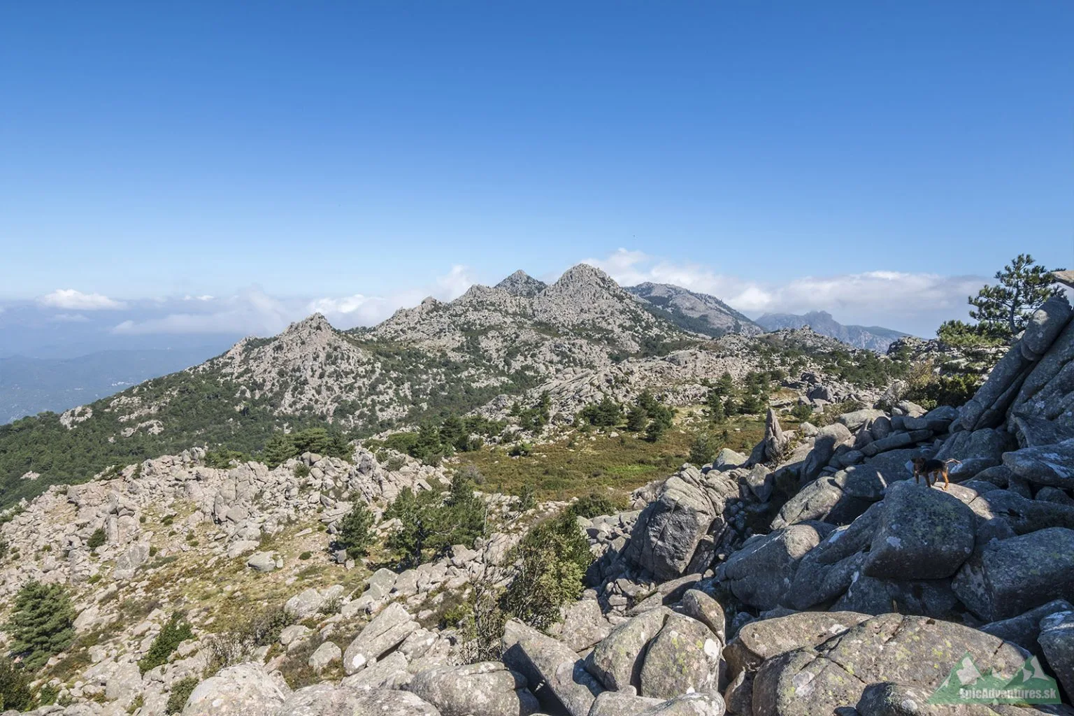 Výhľad na žulové hory, ktorými sme sa mali vrátiť naspäť k autu