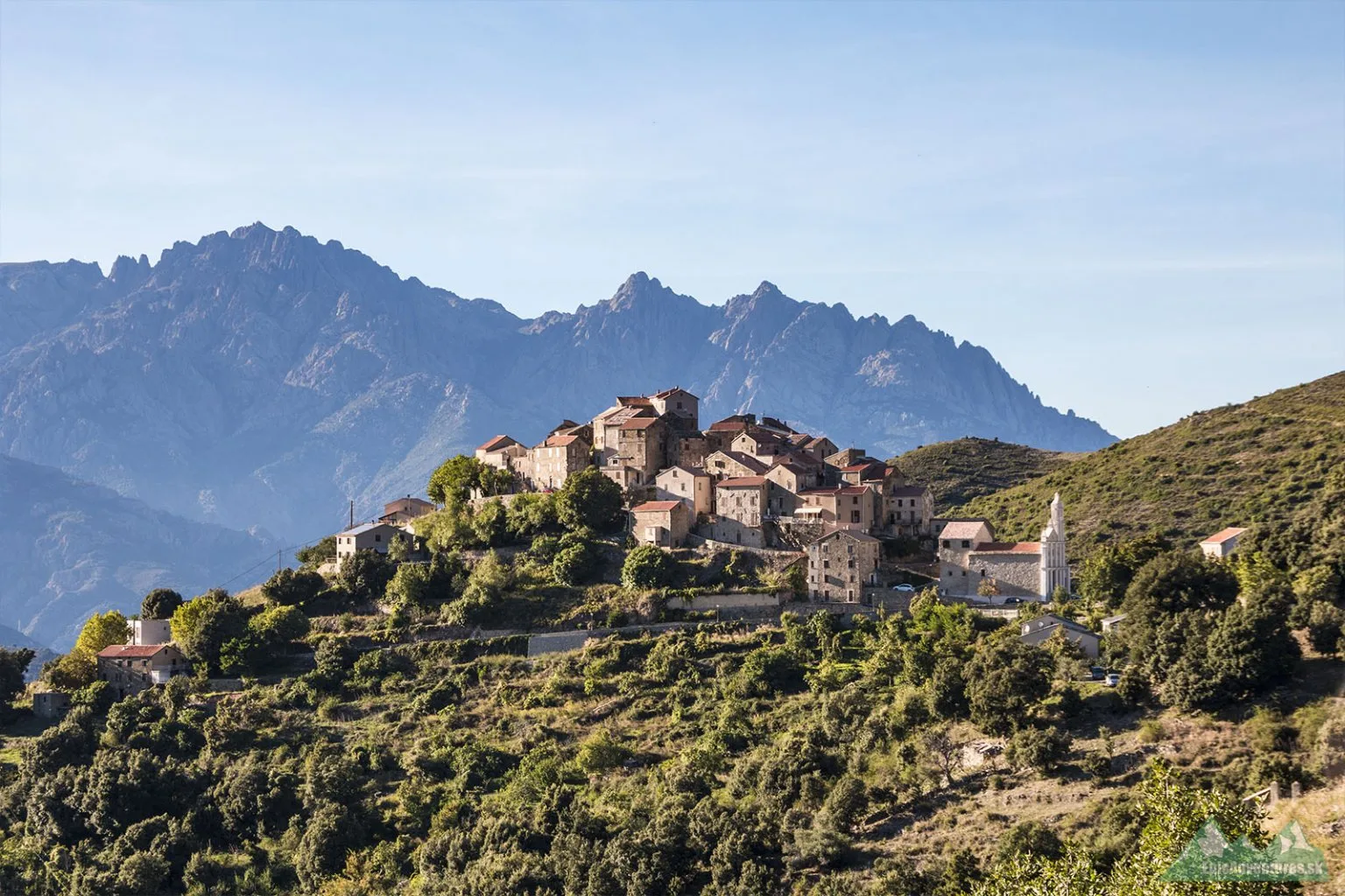 Tralonca, dedina s najkrajšou panorámou ostrova 