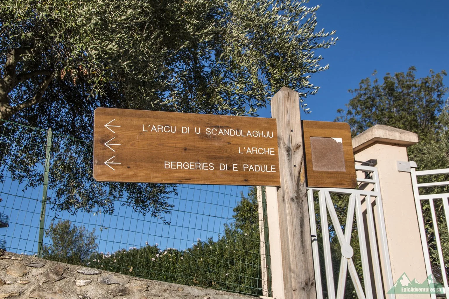 Smerovník na začiatku trasy 