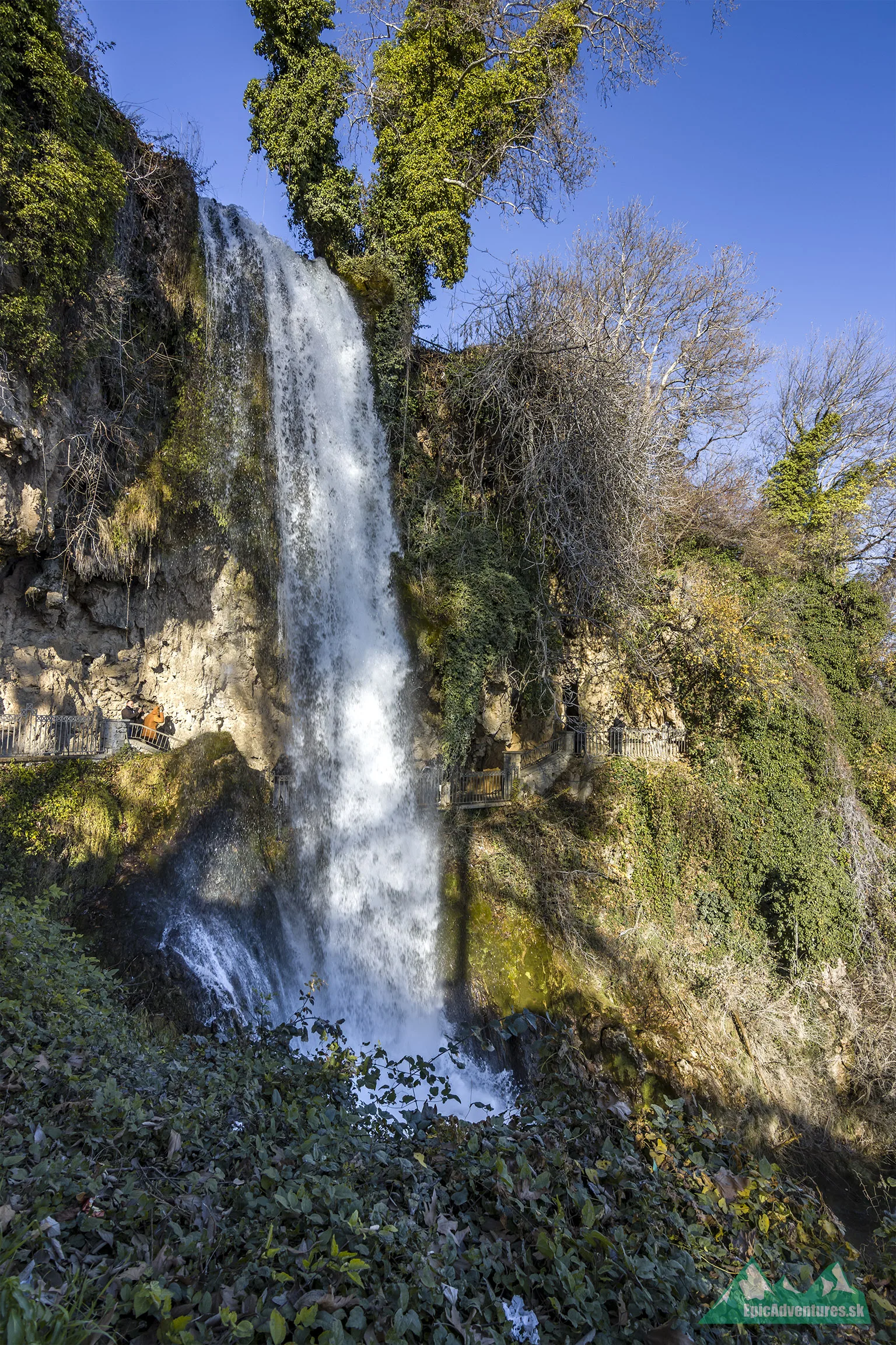 Hlavný vodopád, ktorý je prístupný z vyhliadkových plošín