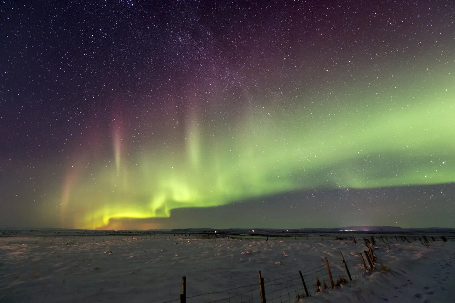 Polárna žiara počas zimných mesiacov      Zdroj: wikimedia.org 