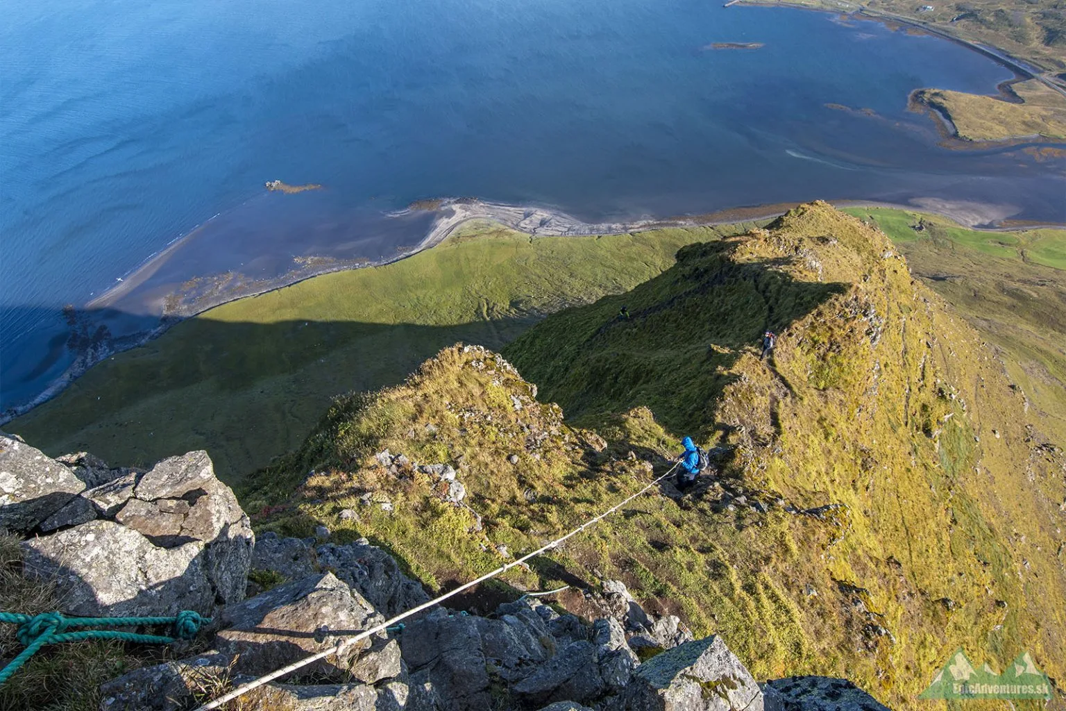 Na vrchol vedú nebezpečné laná 