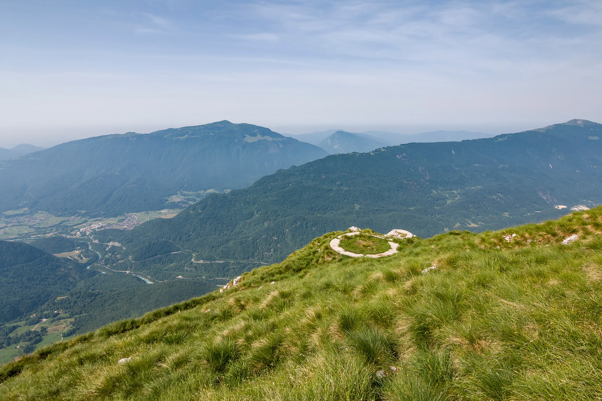 Koluji, delostrelecké pozície vysoko nad údolím rieky Soča