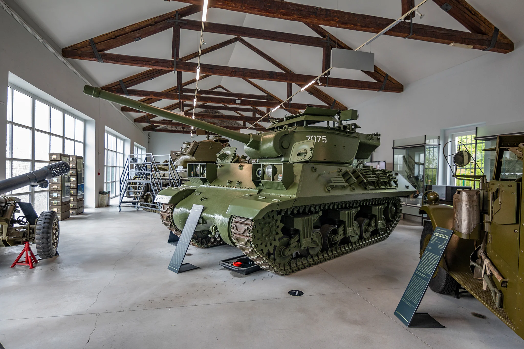 Americký stíhač tankov M36 Jackson. Na základe programu vzájomnej obrannej pomoci bolo medzi rokmi 1953 až 1957 dodaných do Juhoslávie okolo 400 kusov 