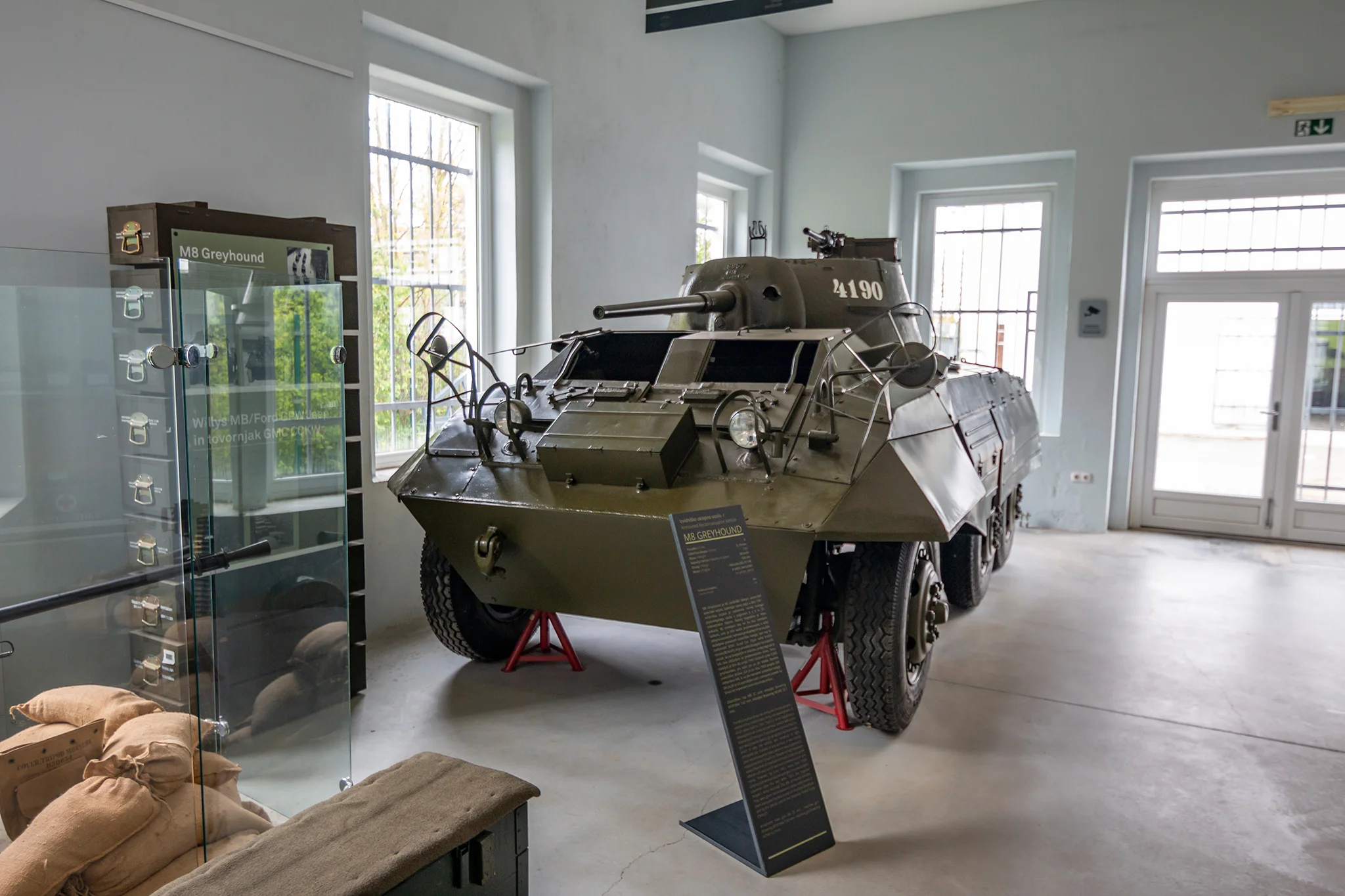 Ľahko pancierované vozidlo M8 Greyhound s pohonom 6x6 