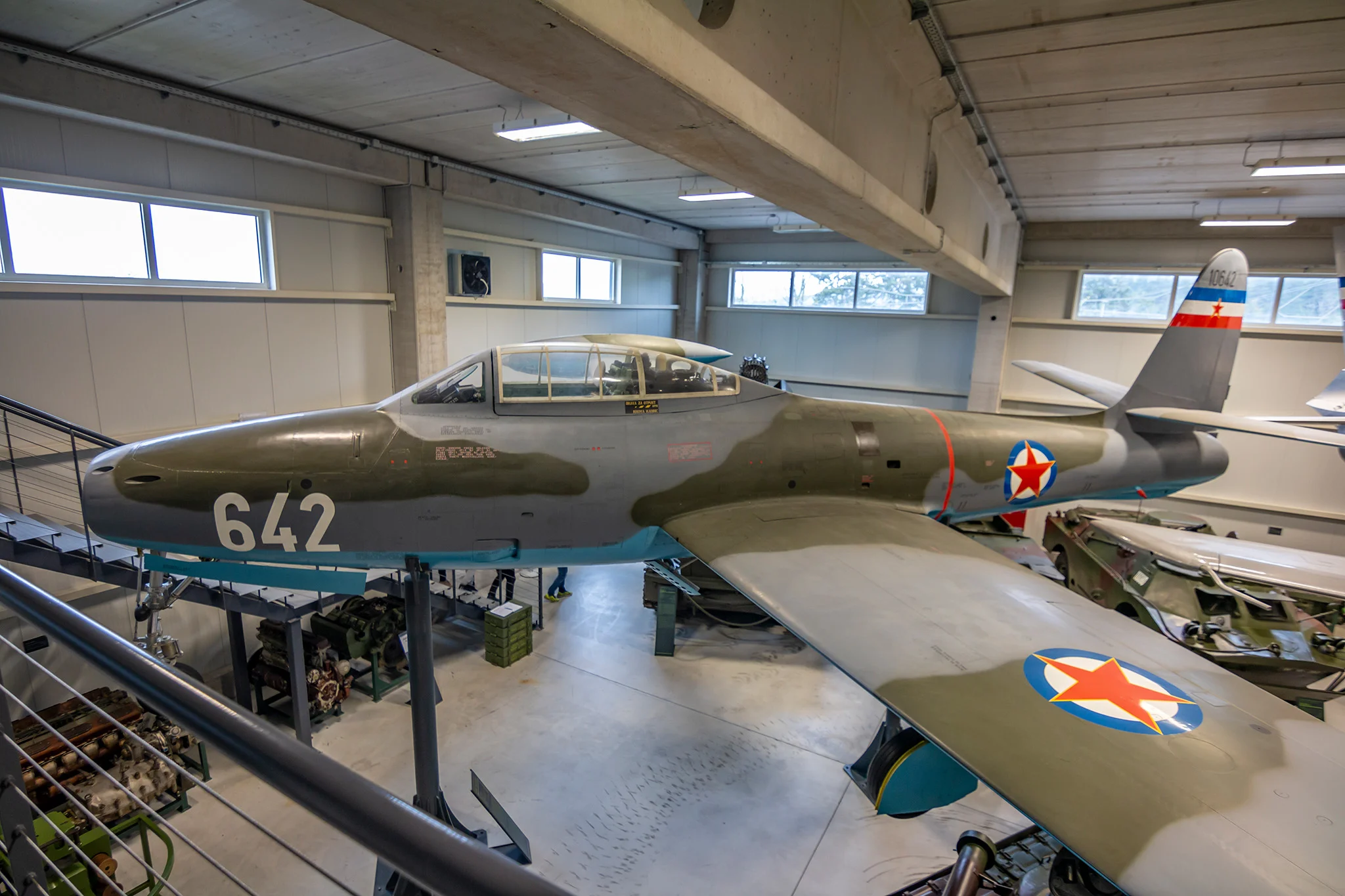 Republic F-84 Thunderjet, lietadlo americkej výroby, dodané do Juhoslávie ako súčasť pomoci západných krajín 