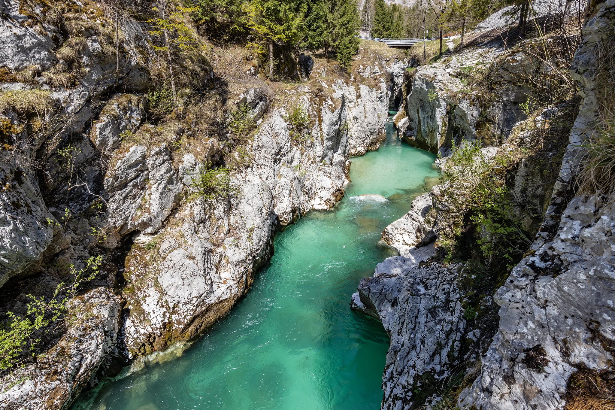 Velika Korita Soče, ešte pod mostom do doliny Lepena