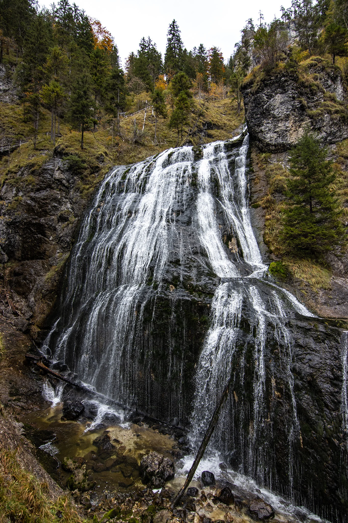 Spodná úroveň najvyššieho vodopádu Schleierwasserfall